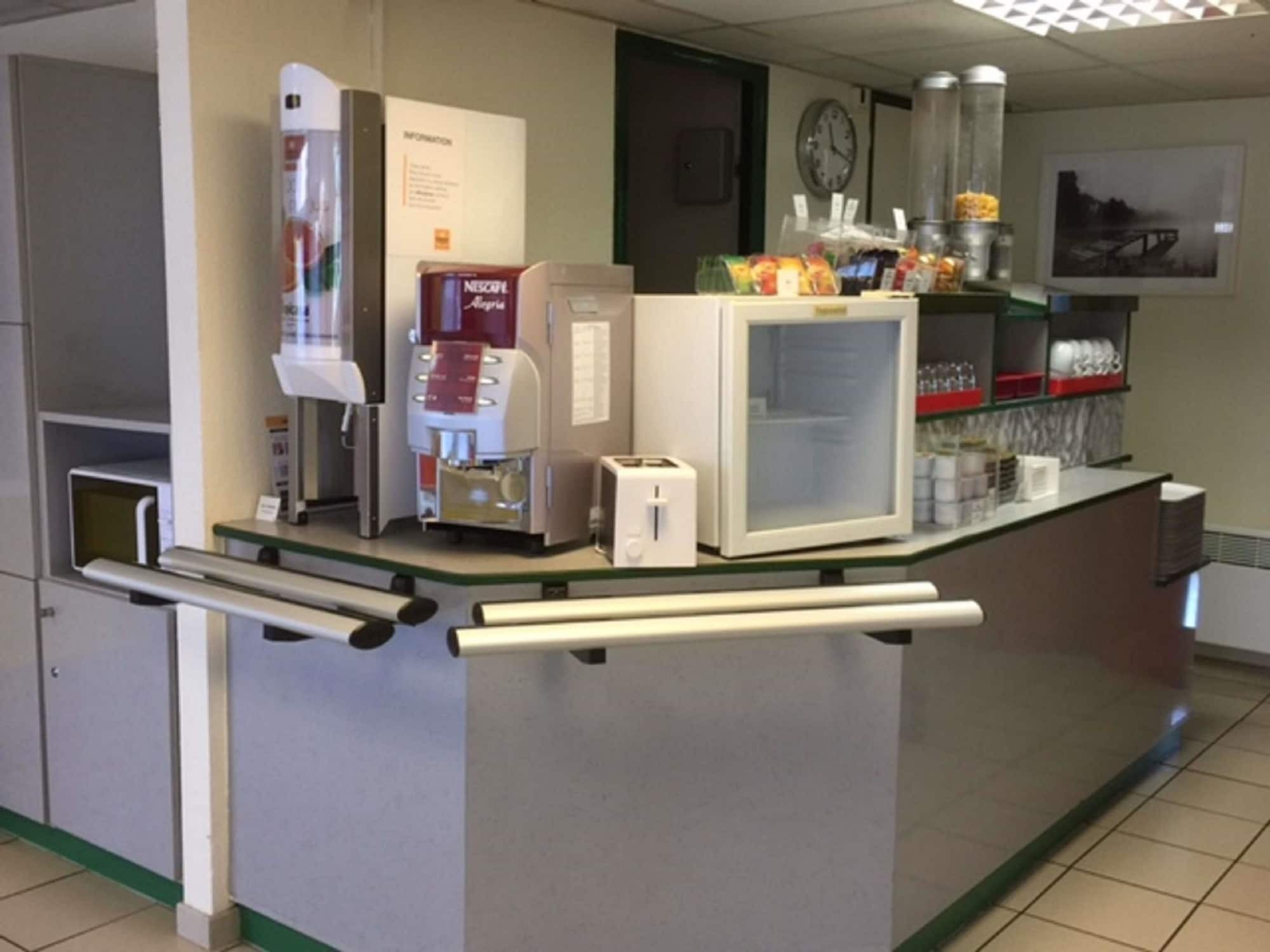 Premiere Classe Niort Est La Creche Exterior photo